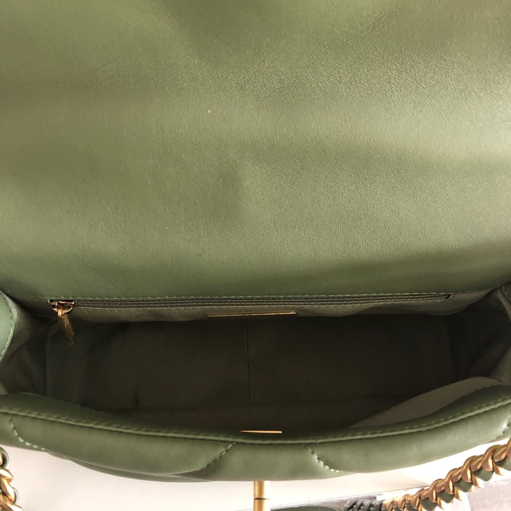 Brand new CHANEL small 19 green handbag - Picture 12 of 16